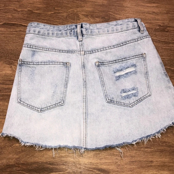 Forever 21 size 26 distressed denim mini skirt - Picture 4 of 4